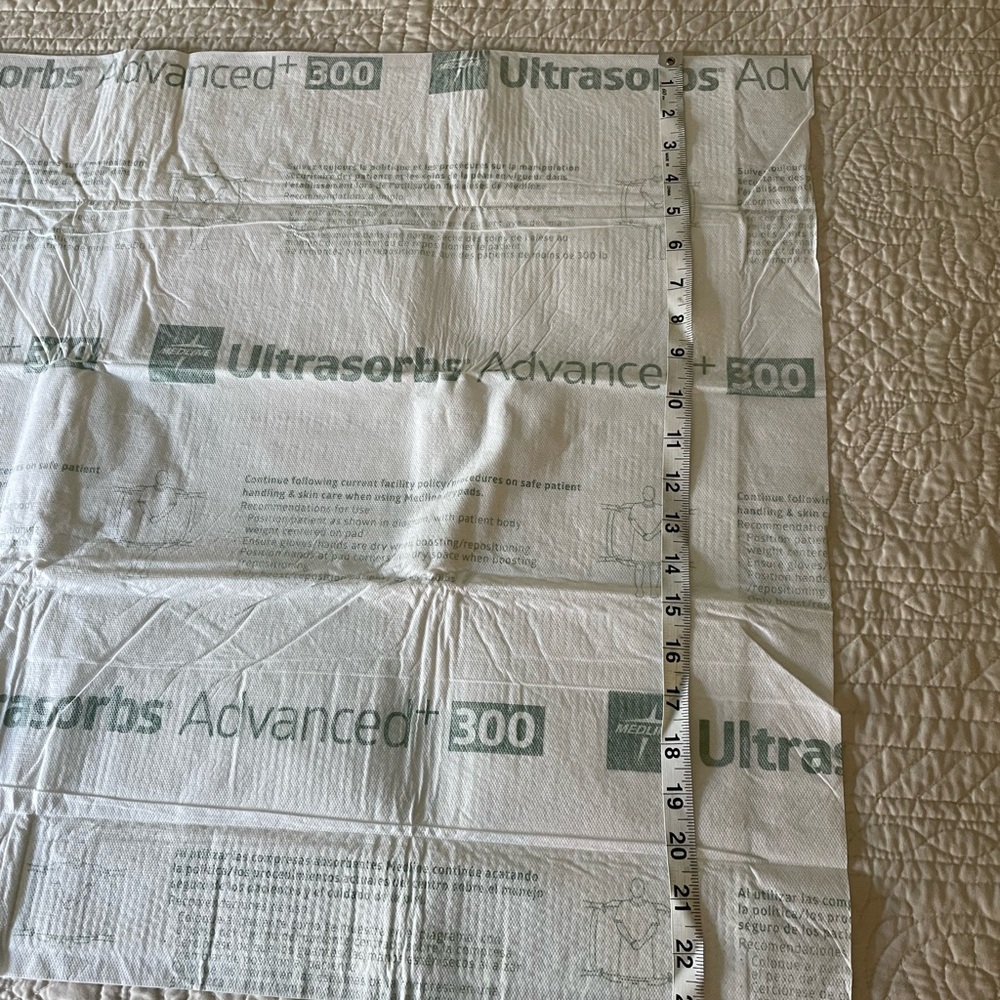 Medline Disposable Mattress Underpads - White with Mint Green Print (Pack of 10) - Picture 7 of 10